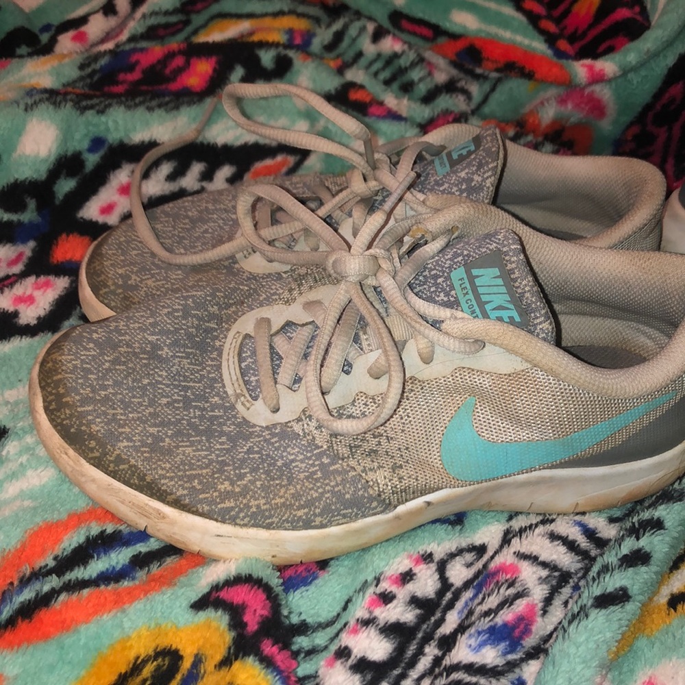 Nike shoes !! Size 5